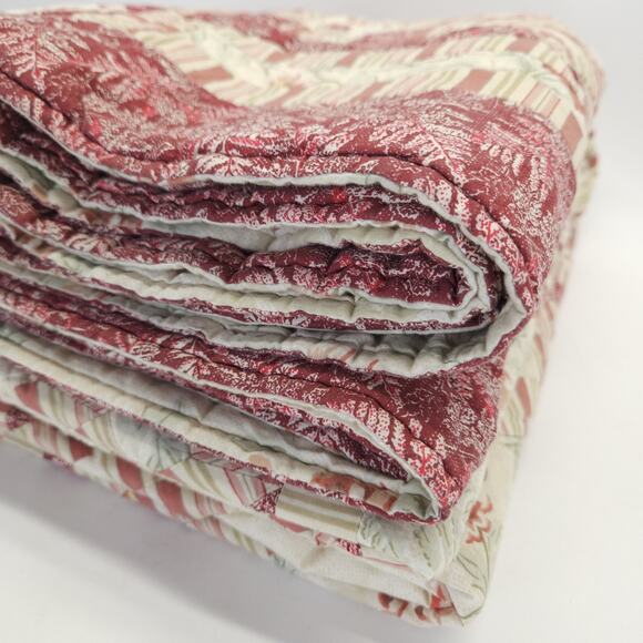 Handmade Patchwork Quilt Blanket Twin Red Floral Reversible Christmas 66x84 - Picture 5 of 11